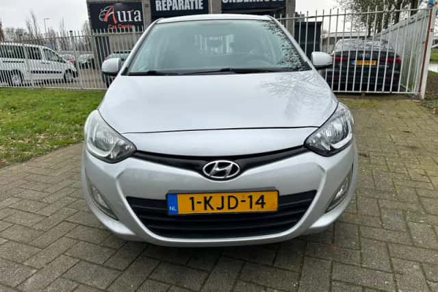 Hyundai i20 (2013) thumbnail 3