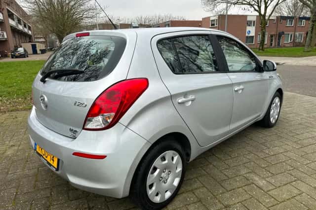 Hyundai i20 (2013) thumbnail 4