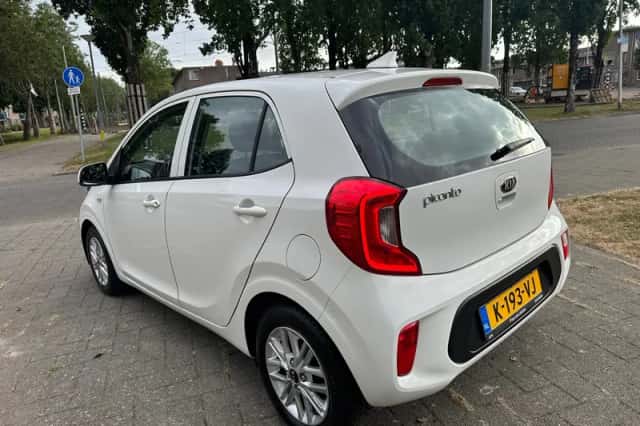 Kia Picanto (2021) thumbnail 5