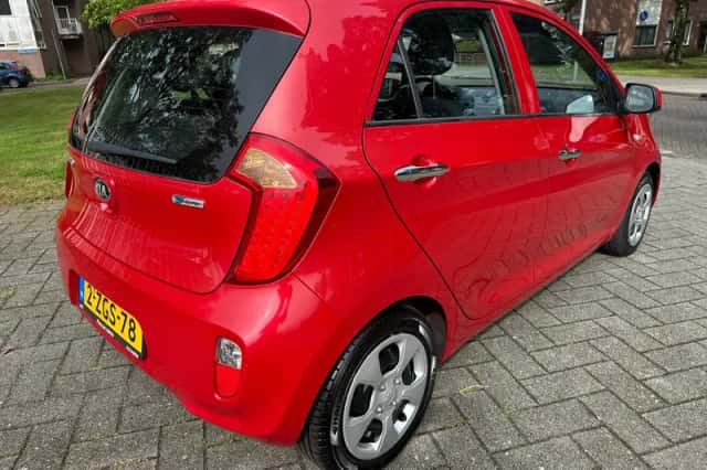 Kia Picanto (2015) thumbnail 6