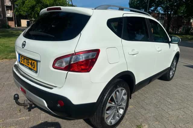 Nissan Qashqai (2010) thumbnail 5
