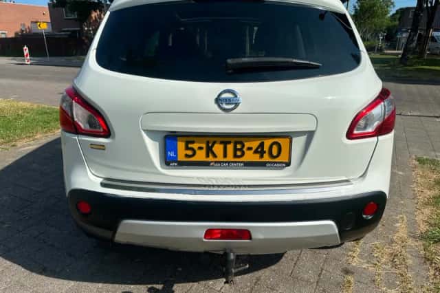 Nissan Qashqai (2010) thumbnail 6