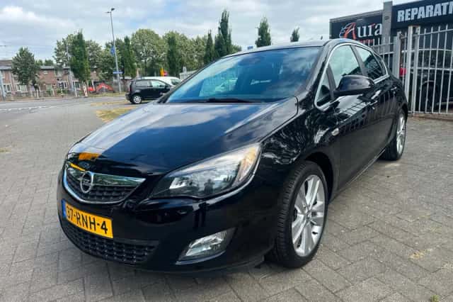 Opel Astra (2011) thumbnail 1
