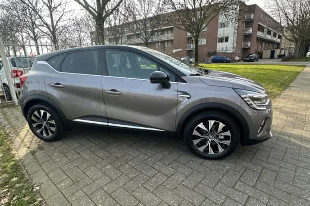 Renault Captur (2024) thumbnail 6