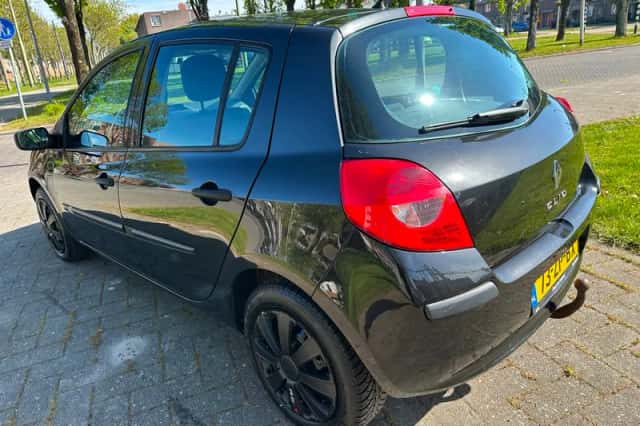 Renault Clio (2008) thumbnail 5