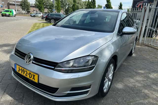Volkswagen Golf (2014) thumbnail 1