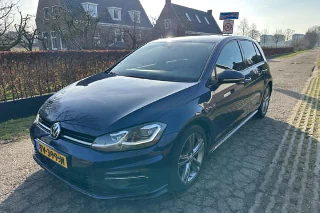 Volkswagen Golf (2018) thumbnail 2