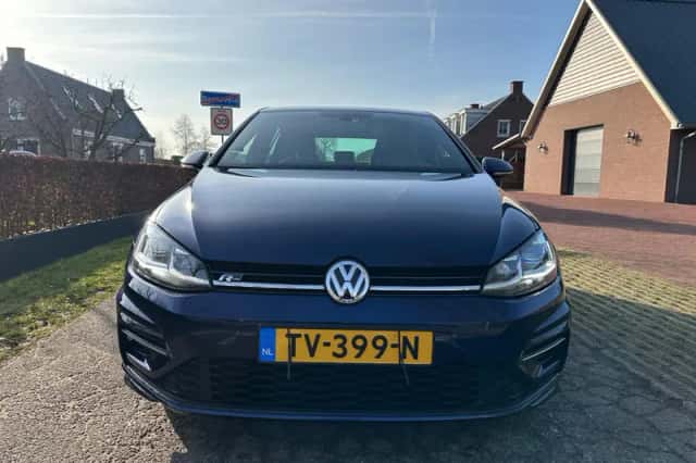 Volkswagen Golf (2018) thumbnail 3