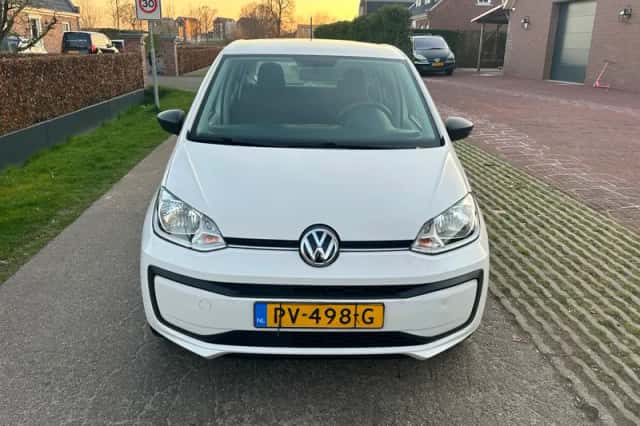 Volkswagen Up! (2017) thumbnail 2