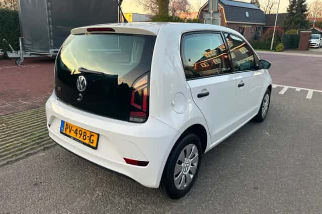 Volkswagen Up! (2017) thumbnail 5