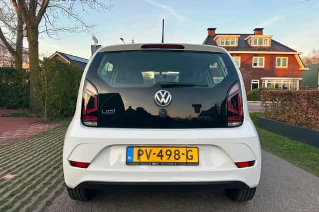 Volkswagen Up! (2017) thumbnail 6