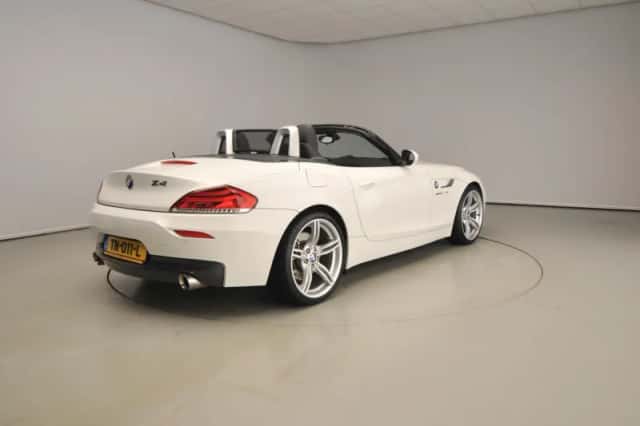 BMW Z4 (2010) thumbnail 2