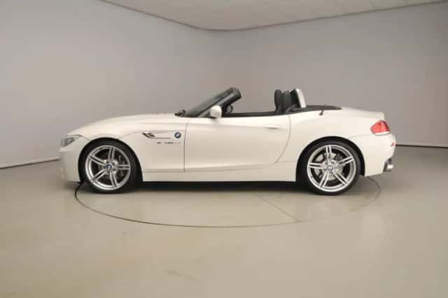 BMW Z4 (2010) thumbnail 3