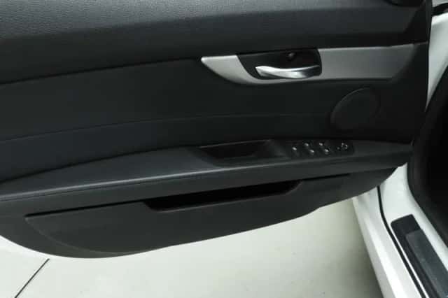 BMW Z4 (2010) thumbnail 22
