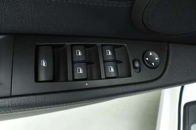 BMW Z4 (2010) thumbnail 23