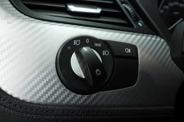 BMW Z4 (2010) thumbnail 25