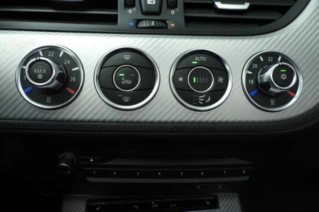 BMW Z4 (2010) thumbnail 31