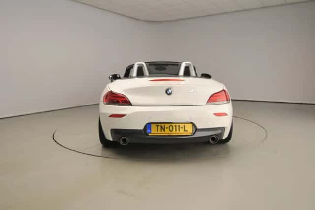 BMW Z4 (2010) thumbnail 6