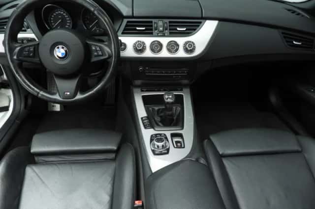 BMW Z4 (2010) thumbnail 10