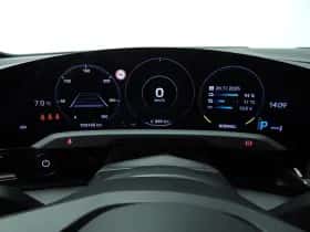 Porsche Taycan (2022) thumbnail 12