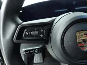 Porsche Taycan (2022) thumbnail 13