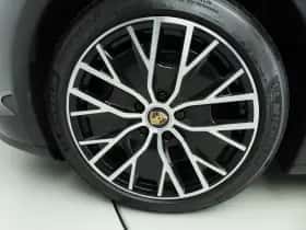 Porsche Taycan (2022) thumbnail 44