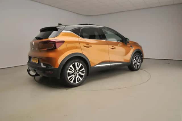 Renault Captur (2020) thumbnail 2