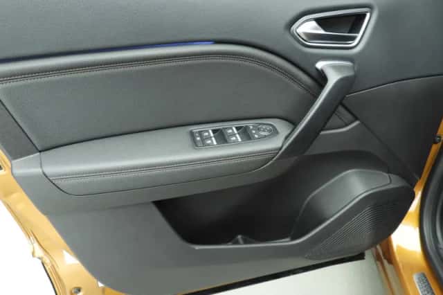 Renault Captur (2020) thumbnail 39