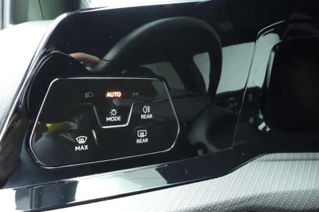 Volkswagen Golf (2020) thumbnail 17