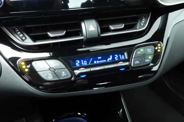 Toyota C-HR (2020) thumbnail 14