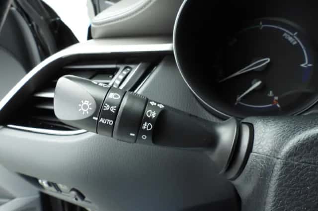 Toyota C-HR (2020) thumbnail 24