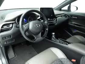 Toyota C-HR (2020) thumbnail 6
