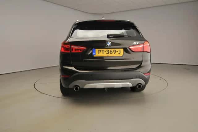 BMW X1 (2017) thumbnail 3