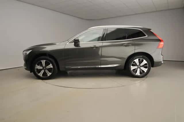 Volvo XC60 (2022) thumbnail 2