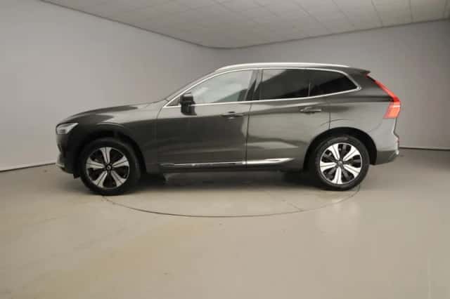 Volvo XC60 (2022) thumbnail 2