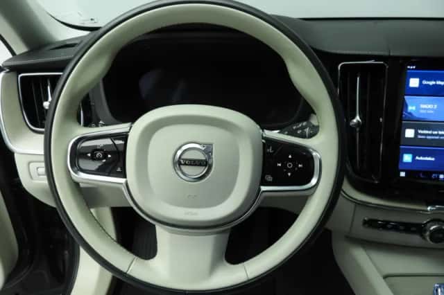 Volvo XC60 (2022) thumbnail 11