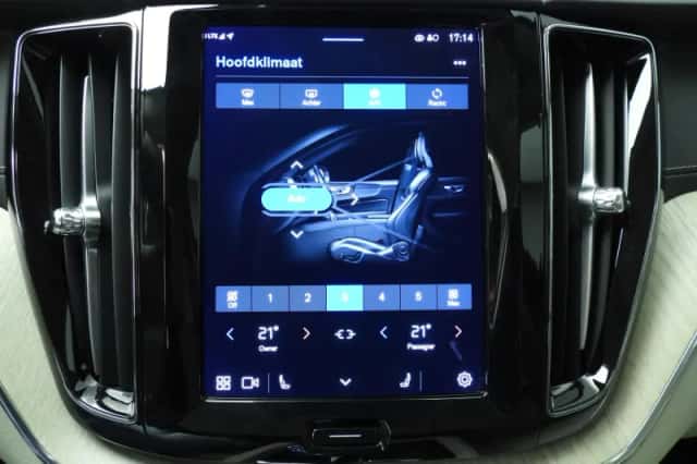 Volvo XC60 (2022) thumbnail 14