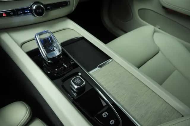 Volvo XC60 (2022) thumbnail 16