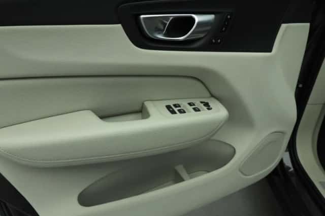 Volvo XC60 (2022) thumbnail 20