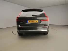 Volvo XC60 (2022) thumbnail 3