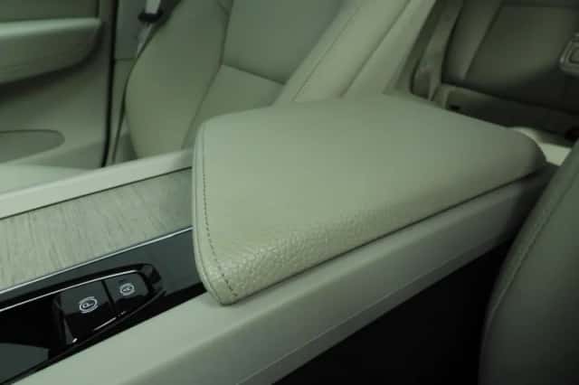 Volvo XC60 (2022) thumbnail 24