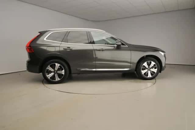 Volvo XC60 (2022) thumbnail 4