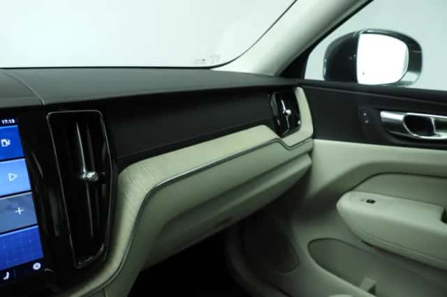 Volvo XC60 (2022) thumbnail 35
