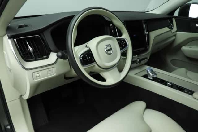 Volvo XC60 (2022) thumbnail 6