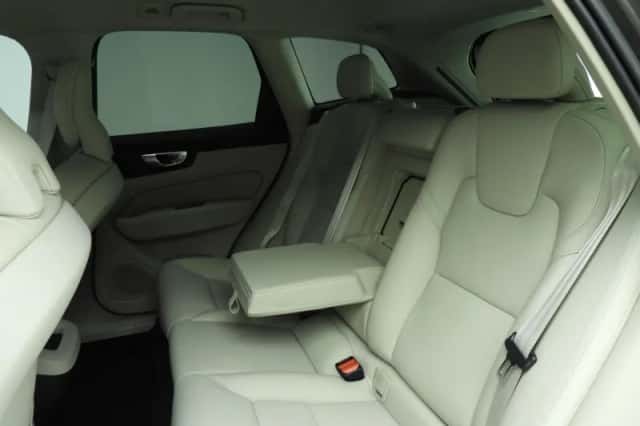 Volvo XC60 (2022) thumbnail 8