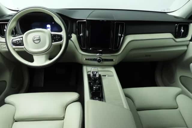 Volvo XC60 (2022) thumbnail 10