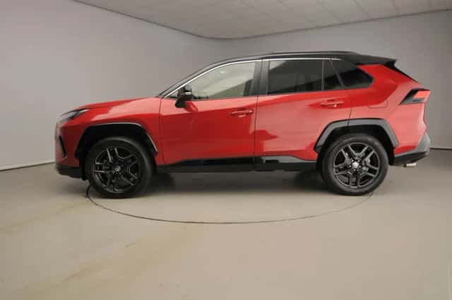 Toyota RAV4 (2024) thumbnail 2