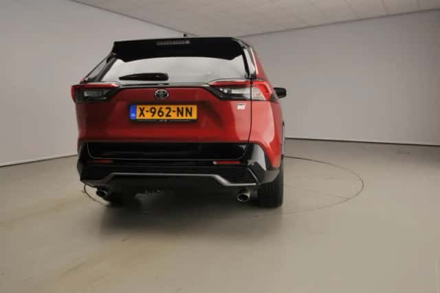 Toyota RAV4 (2024) thumbnail 3