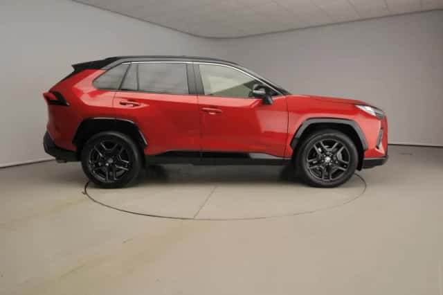 Toyota RAV4 (2024) thumbnail 4