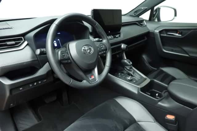 Toyota RAV4 (2024) thumbnail 6